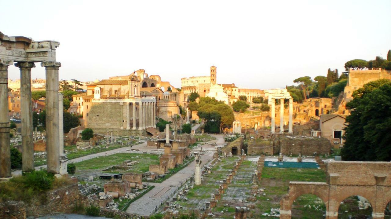 Roma Center Fori Imperiali Raffy'S Charming Suite Buitenkant foto